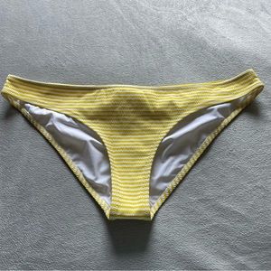 NWOT, EVARAE women  yellow and white seesucker bikini bottoms, size L